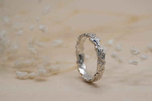 a slim silver ivy leaf ring